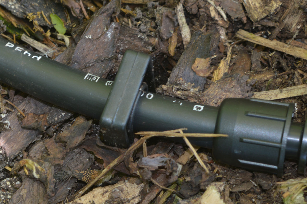 Erdhaken für Perl-, Tropf- und PE Rohre - Anwendungsbeispiel