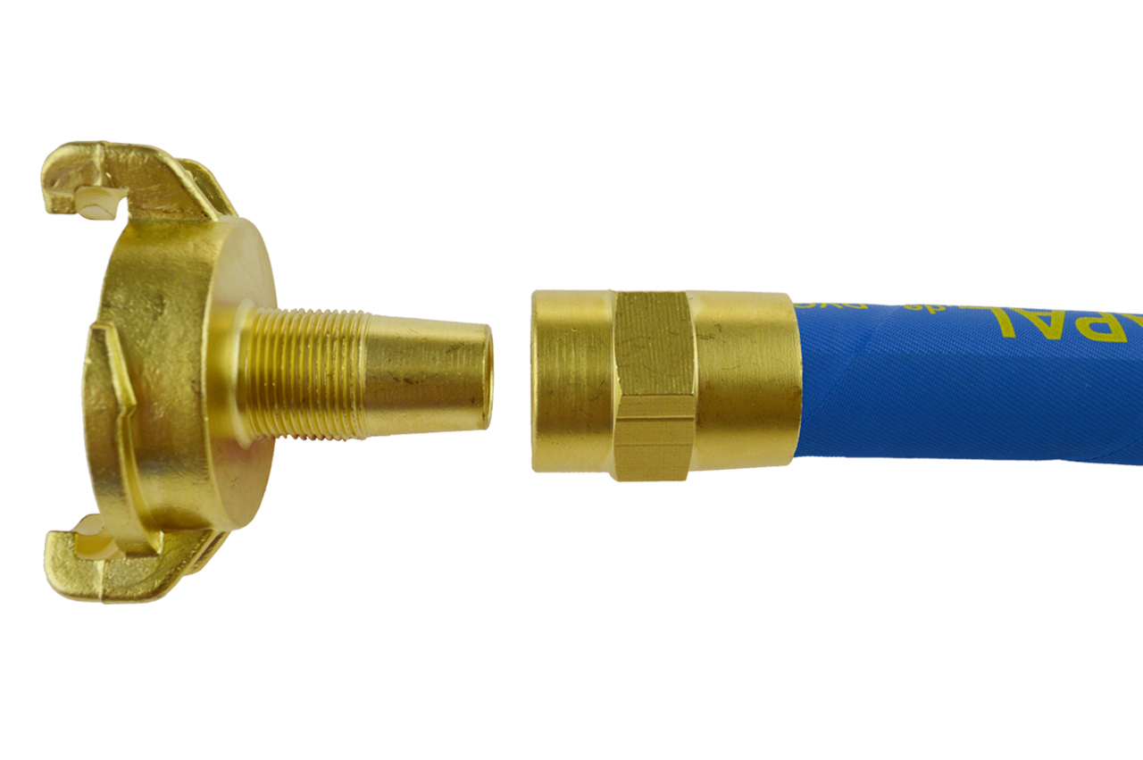 Schlauch in die Schlauchverschraubung einschieben